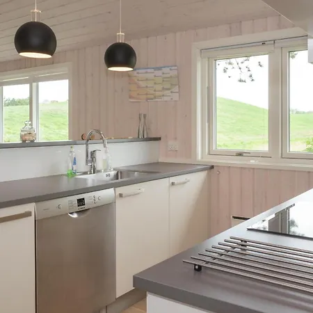 Stunning In With 4 Bedrooms And Wifi *