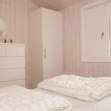 Stunning In With 4 Bedrooms And Wifi Knebel
