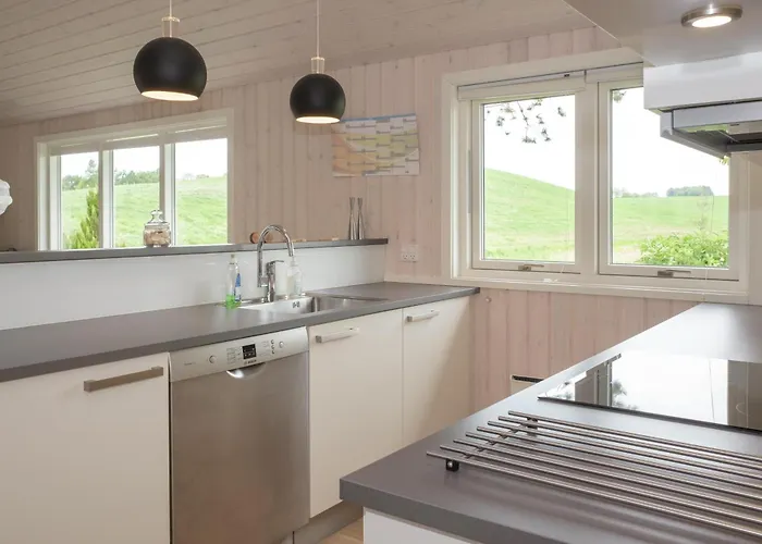 Stunning In With 4 Bedrooms And Wifi *